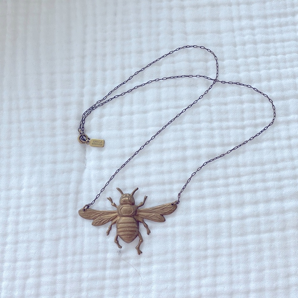 Erica Weiner Bee Necklace 🐝